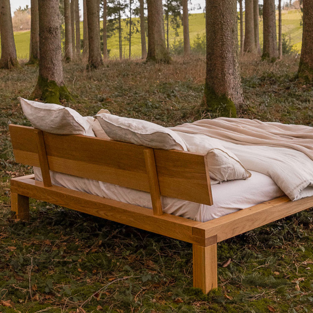Bett YAK im Wald
