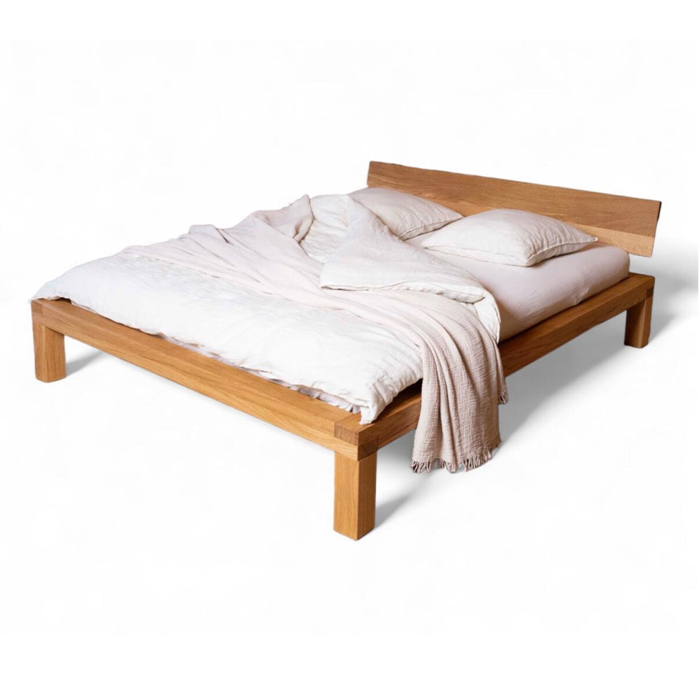Bett-YARON-straight.jpg